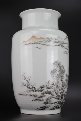  - Vase grisaille à décor de paysage fluvial, marque Hongxian, époque République