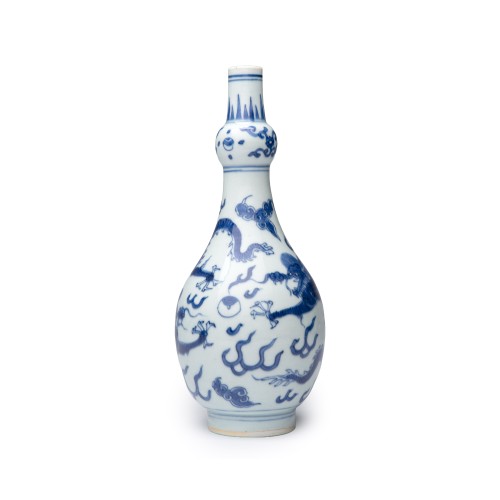 Vase chinois bleu et blanc à décor de « dragon », période Shunzhi (1644-1661) - Arts d