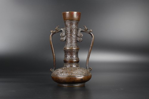 Vase à fleurs japonais en bronze de style archaïque XVIIIe/XIXe siècle, marque Xuande - Arts d