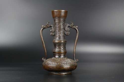 Antiquités - Vase à fleurs japonais en bronze de style archaïque XVIIIe/XIXe siècle, marque Xuande