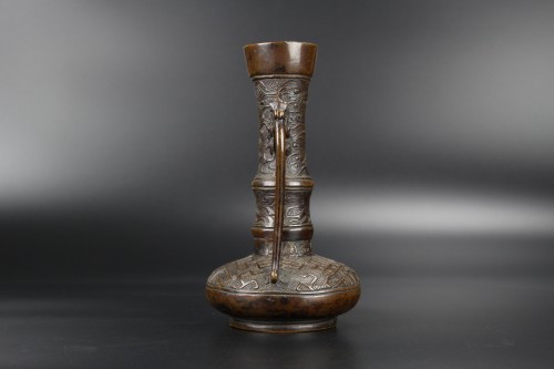Antiquités - Vase à fleurs japonais en bronze de style archaïque XVIIIe/XIXe siècle, marque Xuande