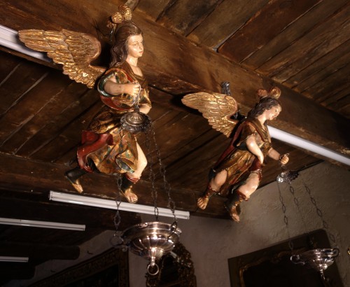 Pair of polychrome angels with silver lamps, early 19th century - Sculpture Style 