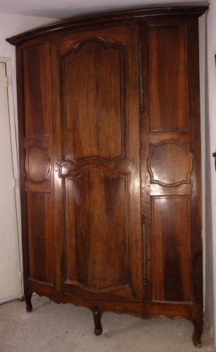 French Regence - Curved walnut corner cupboard or cupboard, Regency period