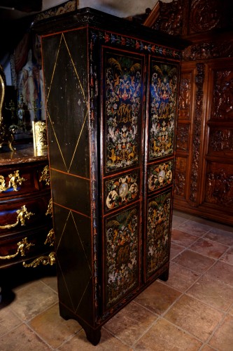 Uzès wardrobe with wedding attributes, first half of the 18th century - Furniture Style 