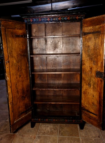 XVIIIe siècle - Armoire d’Uzès aux attributs de mariage, première moitié du XVIIIe siècle