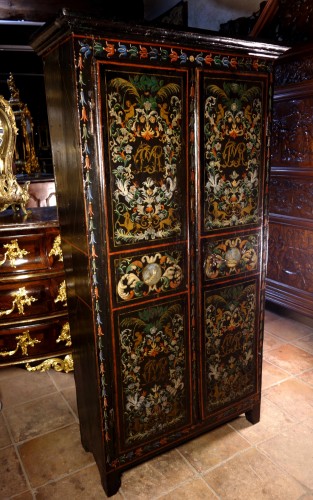  - Uzès wardrobe with wedding attributes, first half of the 18th century