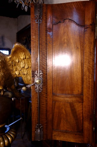 Antiquités - Curved corner with two bodies in solid walnut, 18th century