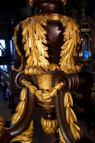 Grand Lutrin à l’aigle en bois doré, XVIIIe siècle - 