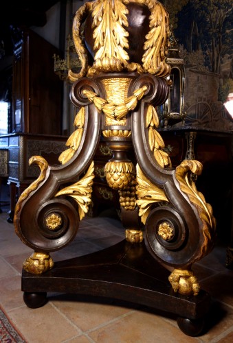 Antiquités - Large lectern with an eagle in gilded wood, 18th century
