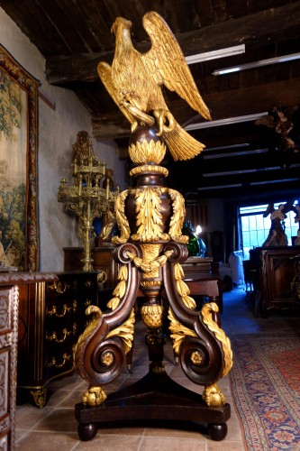 Antiquités - Large lectern with an eagle in gilded wood, 18th century