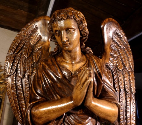 XVIIIe siècle - Grande paire d’anges ailés en adoration, XVIIIe siècle