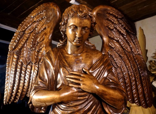 Grande paire d’anges ailés en adoration, XVIIIe siècle - 