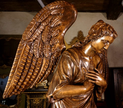  - Grande paire d’anges ailés en adoration, XVIIIe siècle