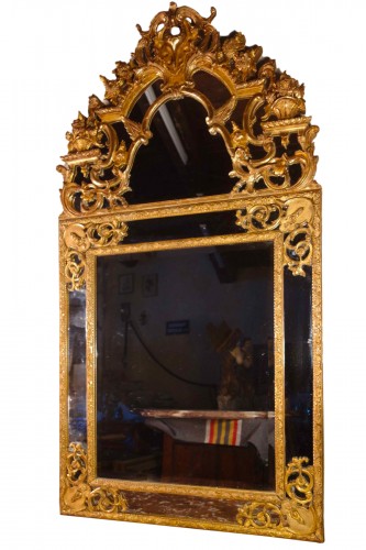 Grand miroir d’époque Régence à parecloses aux deux dorures