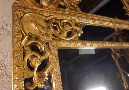 Miroirs, Trumeaux  - Grand miroir d’époque Régence à parecloses aux deux dorures