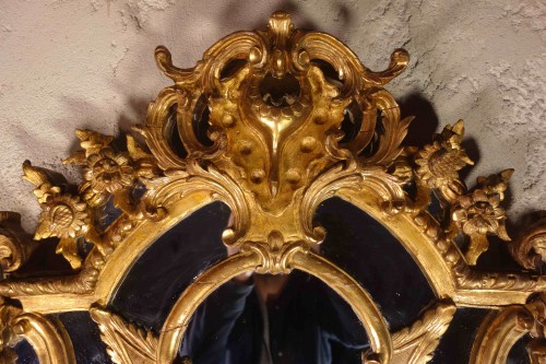 XVIIIe siècle - Grand miroir d’époque Régence à parecloses aux deux dorures