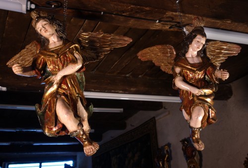 Pair of hanging angels in polychrome and gilded wood - 