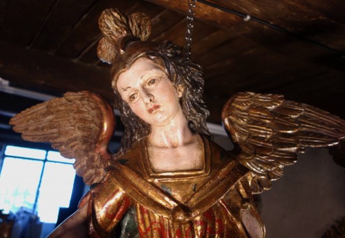 18th century - Pair of hanging angels in polychrome and gilded wood