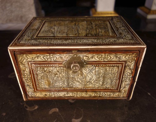 Coffret « Moghol » Indo-Portugais, Inde de l’Ouest XVIIe siècle - Mobilier Style 