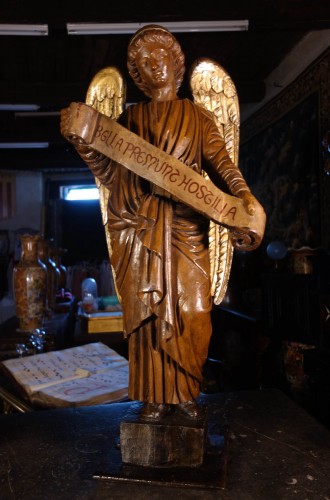 18th century - Large pair of solid and gilded wood angels, 18th century