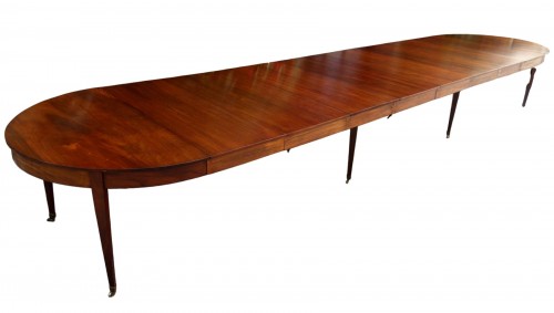 Large mahogany banquet table of Directoire period