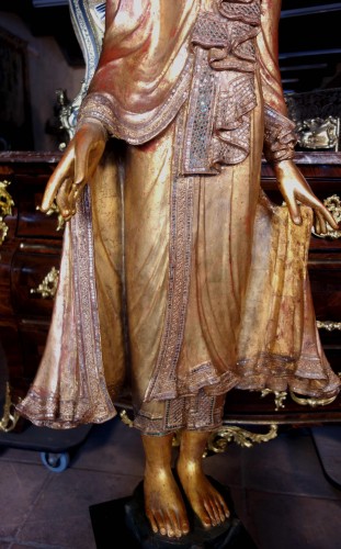 Grand Bouddha Birman en bois sculpté doré - 
