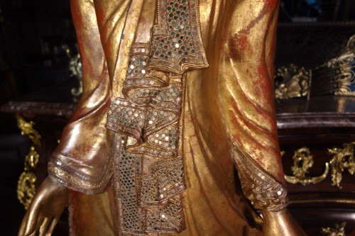 Antiquités - Grand Bouddha Birman en bois sculpté doré