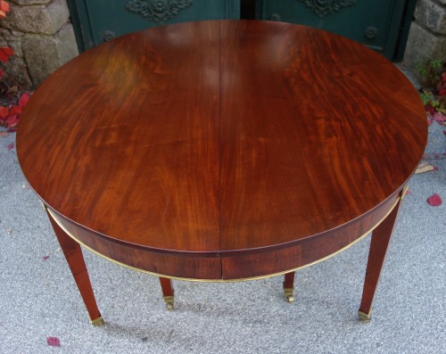 A late 18th century Table of very wide dimensions in flamed mahogany - Furniture Style Directoire