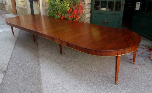 A late 18th century Table of very wide dimensions in flamed mahogany - Directoire