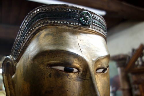 Important Bouddha Mandalay en bois sculpté, deux mètres environ - Méounes Antiquités