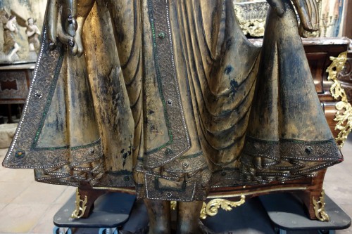  - Important Bouddha Mandalay en bois sculpté, deux mètres environ