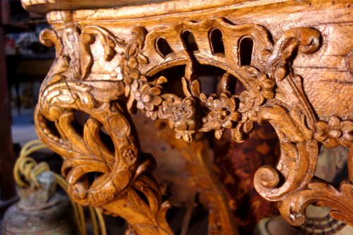 XVIIIe siècle - Console d'époque Régence en chêne clair, marbre brèche d’Alep