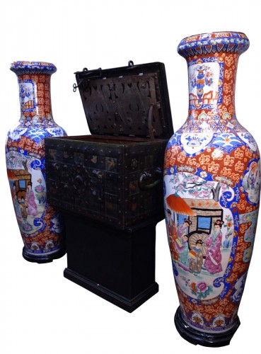 Grande paire de vases asiatiques en faïence