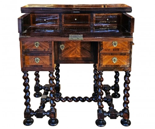 Louis XIV period Mazarin alcove desk "à dessus brisé"