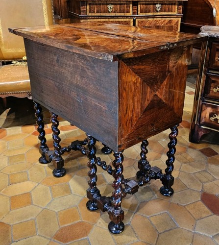 18th century - Louis XIV period Mazarin alcove desk "à dessus brisé"
