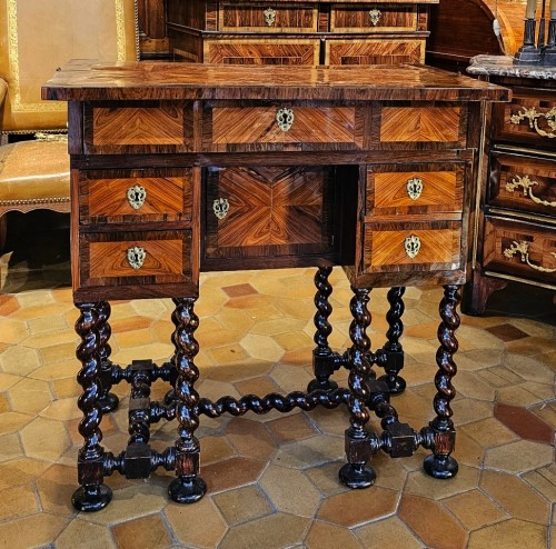 Louis XIV period Mazarin alcove desk "à dessus brisé" - Louis XIV