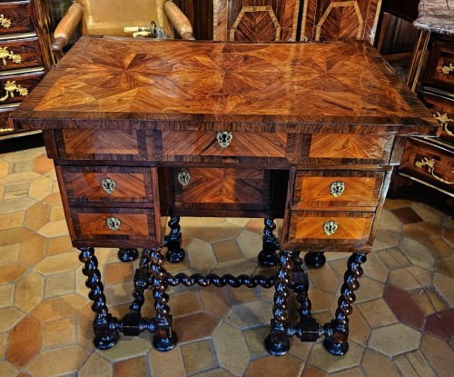Louis XIV - Louis XIV period Mazarin alcove desk "à dessus brisé"