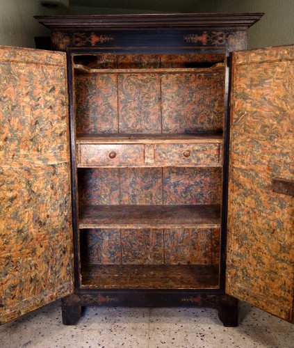 Uzès armoire with floral bouquets, late 17th to early 18th century - Furniture Style 