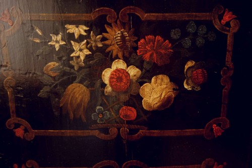 Uzès armoire with floral bouquets, late 17th to early 18th century - 