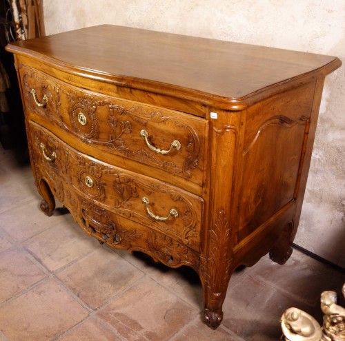 Commode Nîmoise de mariage en noyer massif, Provence XVIIIe - Mobilier Style Louis XV