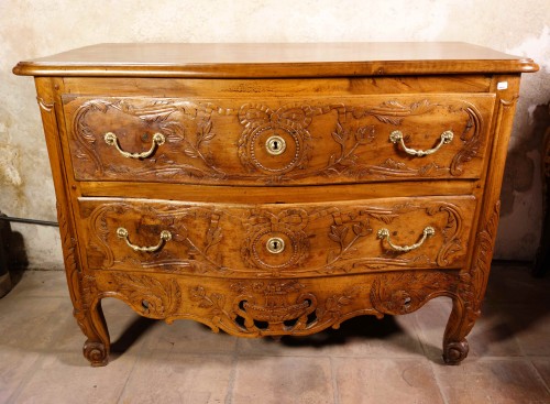 XVIIIe siècle - Commode Nîmoise de mariage en noyer massif, Provence XVIIIe