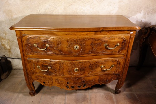 Commode Nîmoise de mariage en noyer massif, Provence XVIIIe - Louis XV