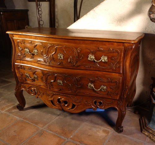 Commode Nîmoise en noyer massif, Provence XVIIIe - Mobilier Style Louis XV