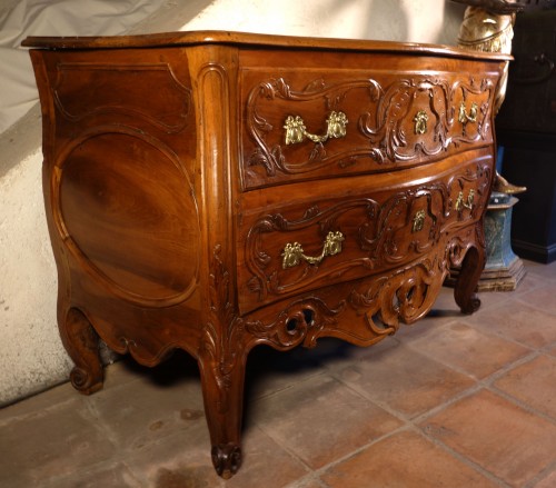 Commode Nîmoise en noyer massif, Provence XVIIIe - Louis XV