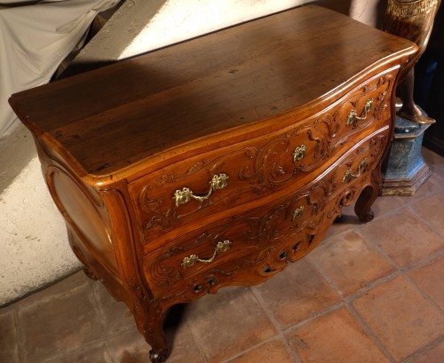 Antiquités - A French provencal (Nimoise) 18th century commode