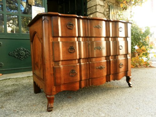 XVIIIe siècle - Commode double arbalète en noyer XVIIIe