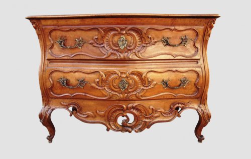 Mobilier Commode - Commode nîmoise du XVIIIe siècle en noyer