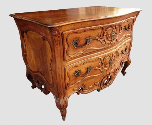 XVIIIe siècle - Commode nîmoise du XVIIIe siècle en noyer