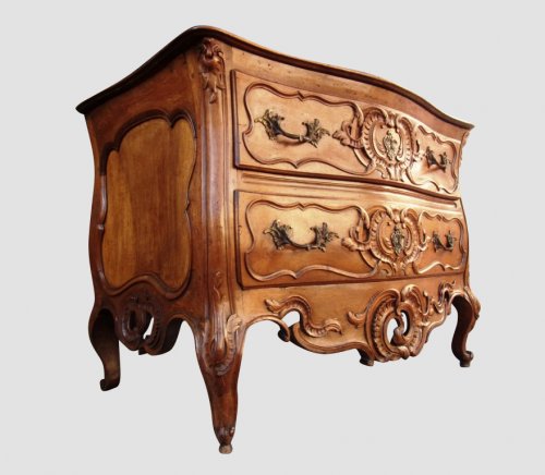 Commode nîmoise du XVIIIe siècle en noyer - Louis XV