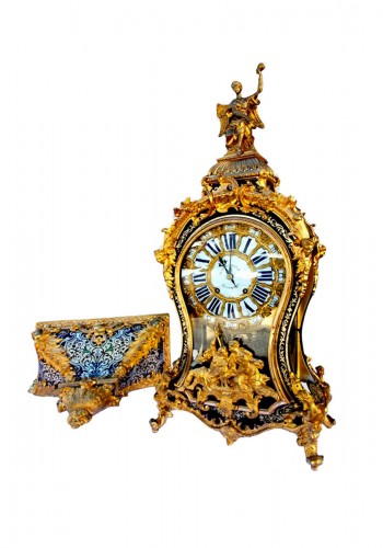 18th C Cartel Boulle marquetry clock in gilt bronze